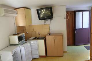 Гостевой дом Apartments Popović Петровац Номер-студио с балконом-3